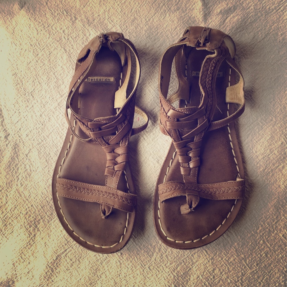 Bernardo leather sandals SZ7